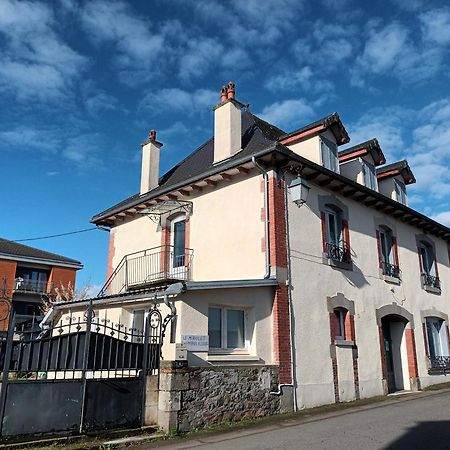 Le Miraillet, Gite Saint-Illide Buitenkant foto