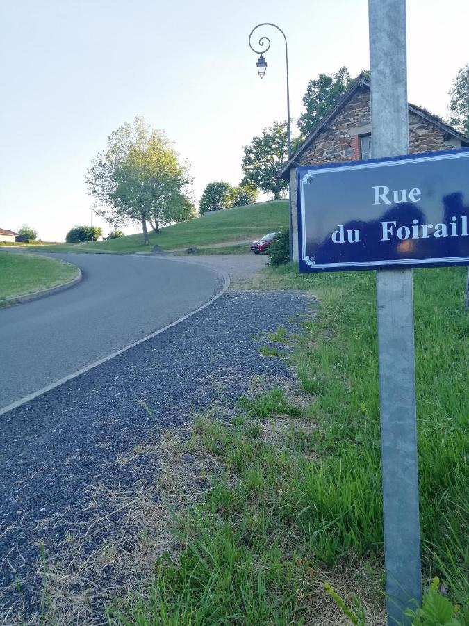 Le Miraillet, Gite Saint-Illide Buitenkant foto