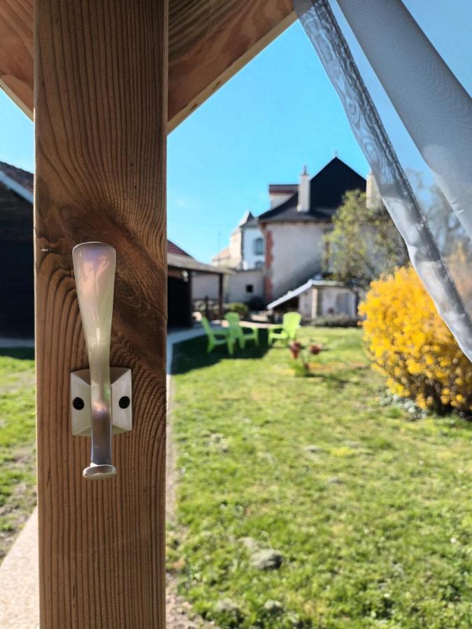 Le Miraillet, Gite Saint-Illide Buitenkant foto