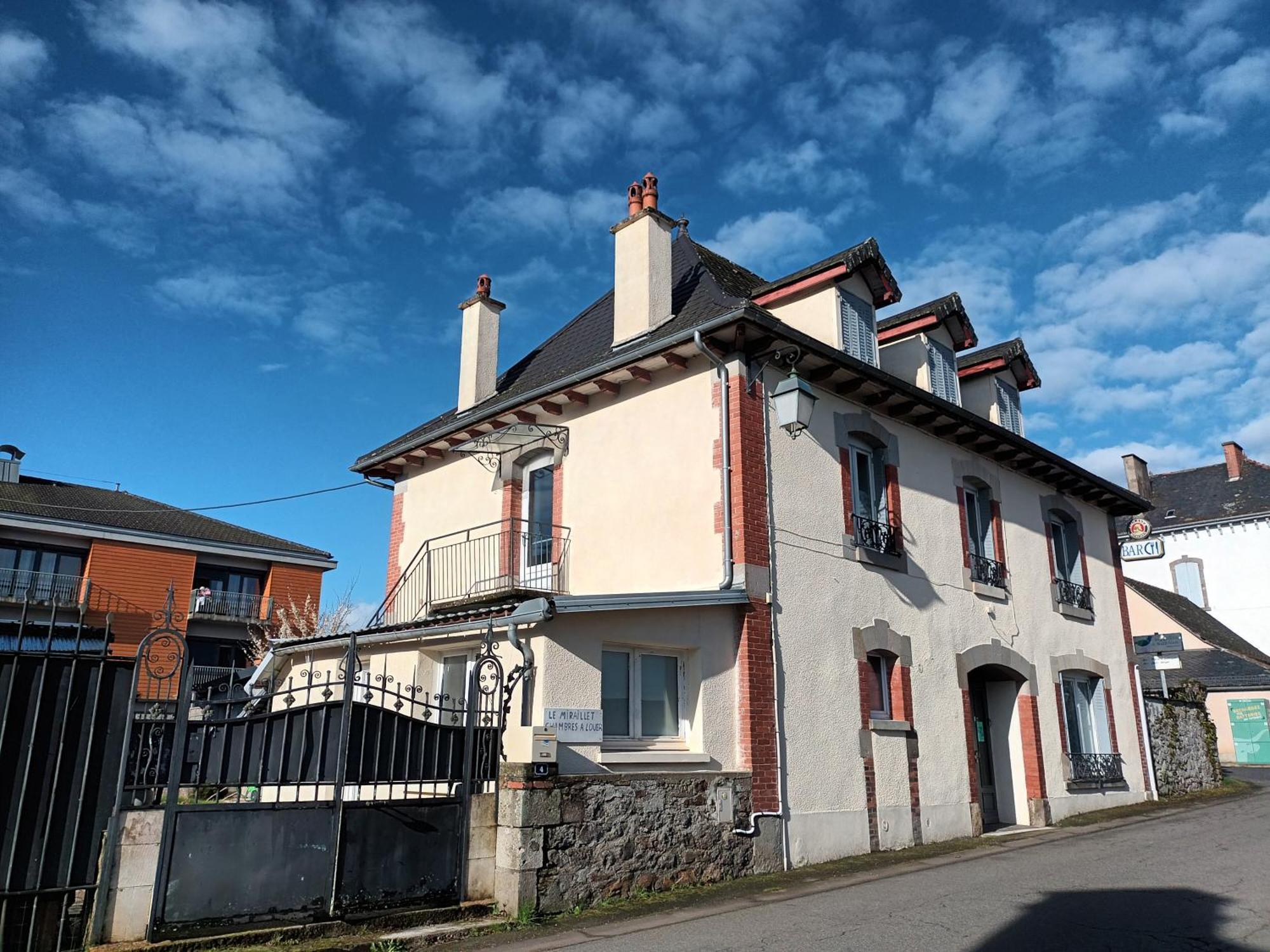 Le Miraillet, Gite Saint-Illide Buitenkant foto