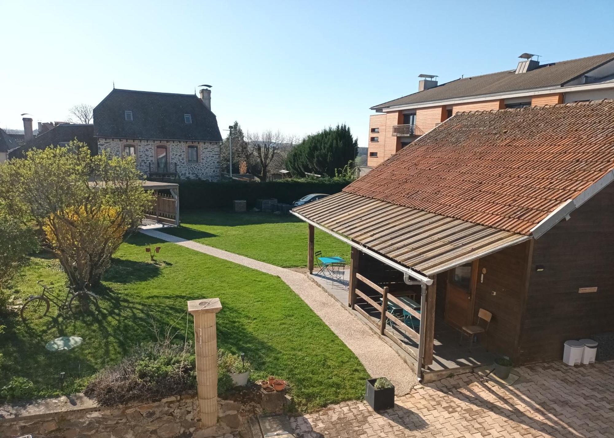 Le Miraillet, Gite Saint-Illide Buitenkant foto